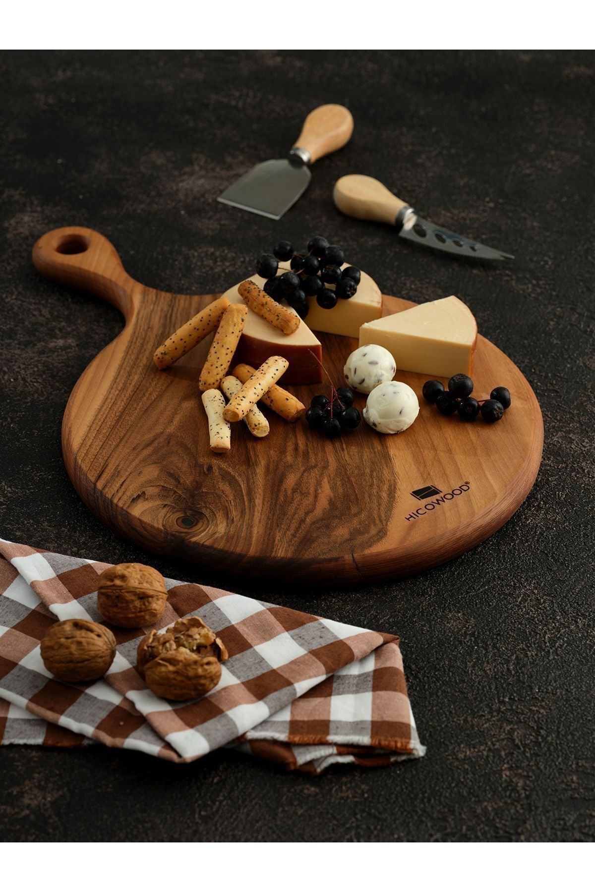 Walnut Round Model Cutting Board